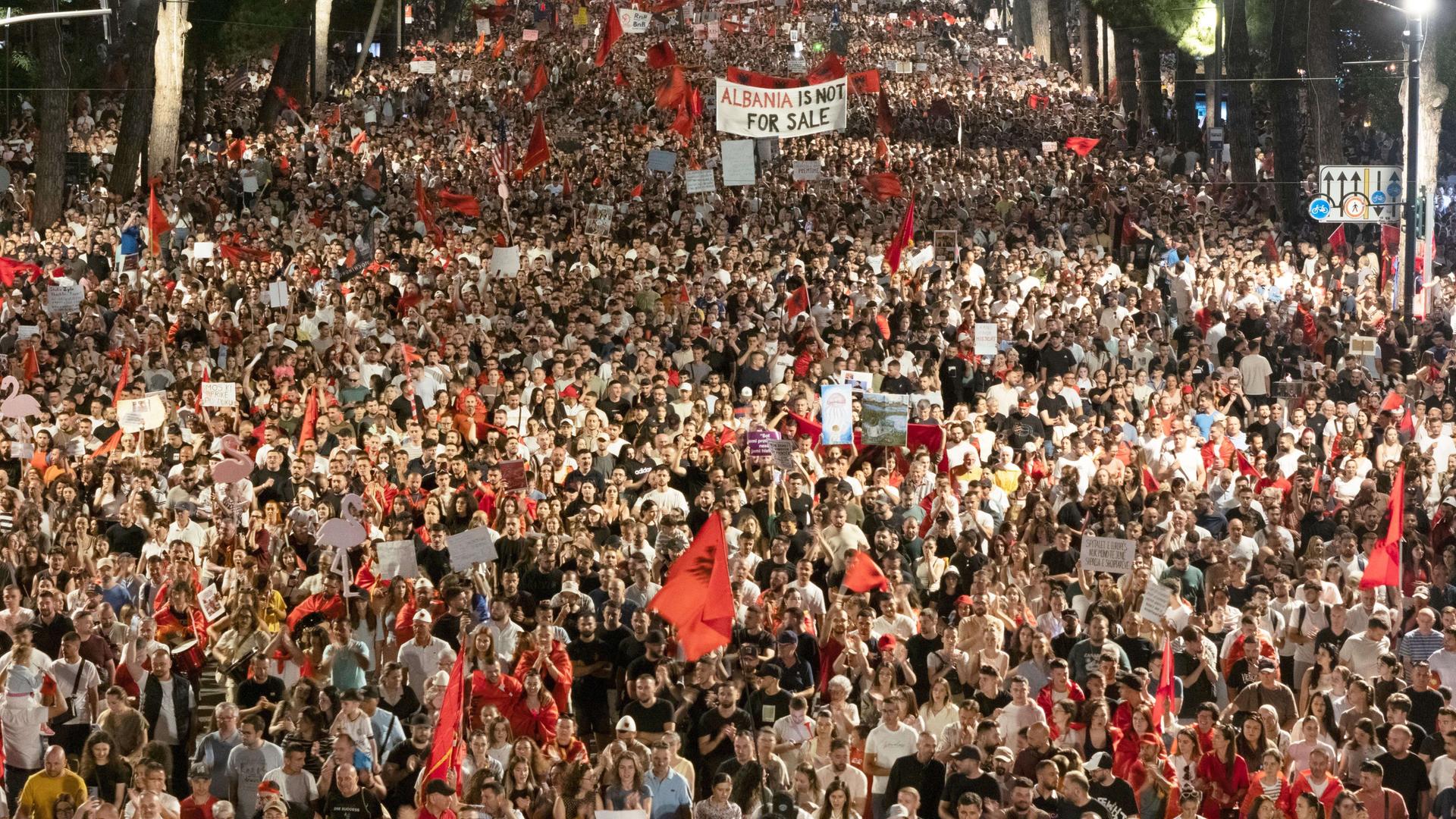 Tirana – Erneut Proteste in Albanien gegen Luxusresort in Naturschutzgebiet