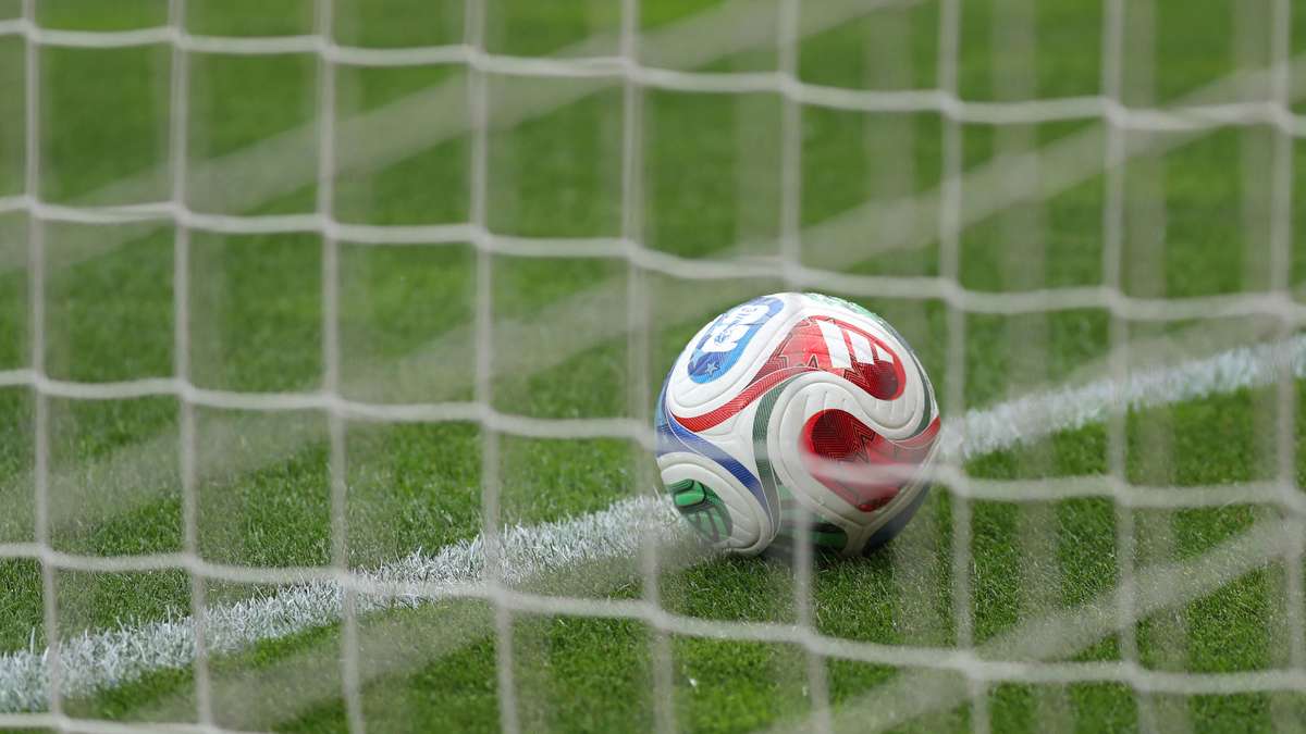 Vater lässt Kind allein – Festnahme nach Fußballreise