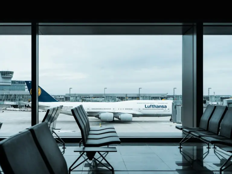 27-vjeçari shqiptar në aeroportin e Memmingenit me dokumente të falsifikuara