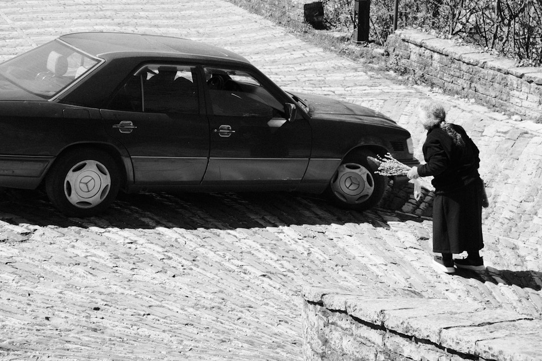 Automjet në rrugë, foto ilustruese për aksidentin Fier-Seman