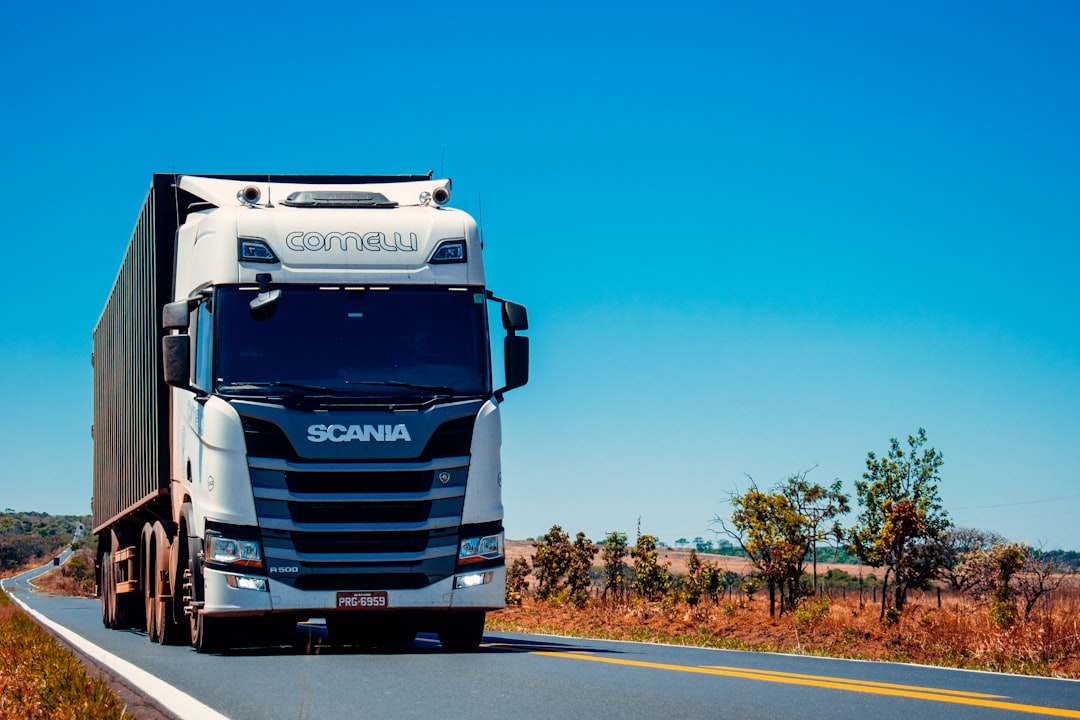 Kamion transporti në rrugë për artikullin mbi transportin autonom