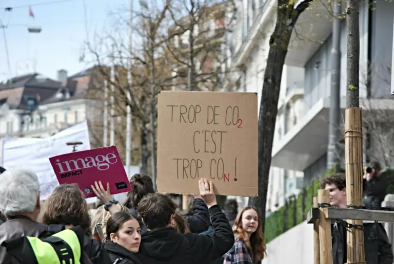 Protestë në Lozanë më 3 tetor diaspora shqiptare