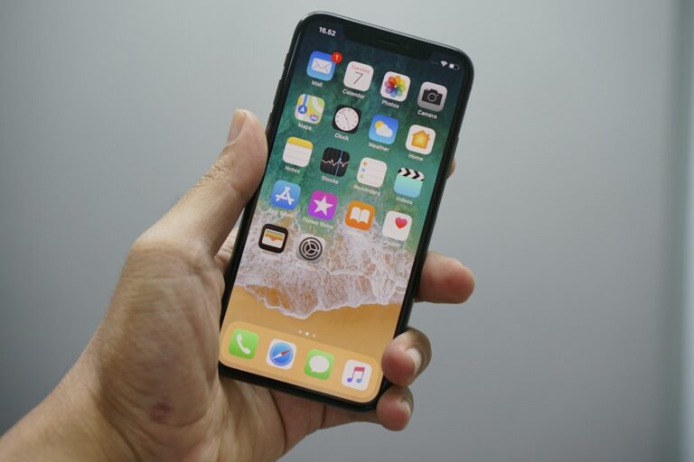 Telefon inteligjent dhe teknologji moderne me fokus te inteligjenca artificiale