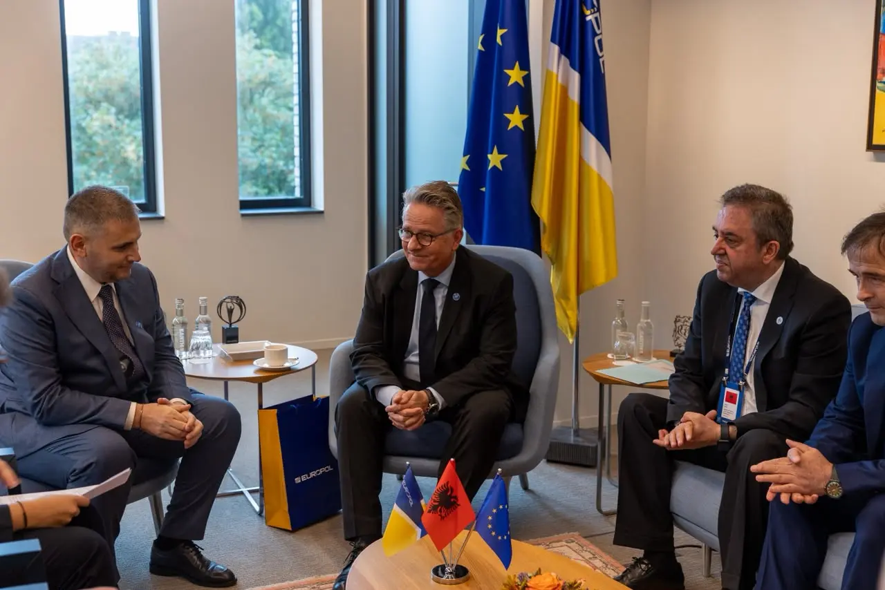Drejtori i Policisë së Shtetit, Skender Hita, merr pjesë në Konventën Evropiane të Shefave të Policisë në Hagë
