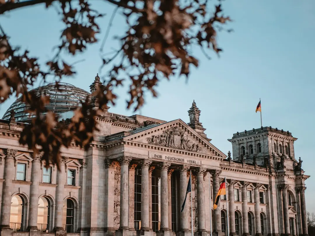 Protestë shqiptare në Berlin para Parlamentit gjerman