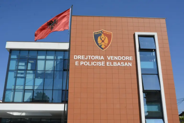 Librazhd: Arrestohet 27-vjeçari i dyshuar për shitje dozash droge pranë shkollave